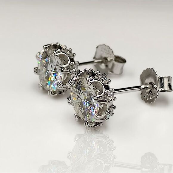 Certified 1.00CT VVS1 Moissanite Diamond Luxury Stud Earrings - Picture 7 of 14
